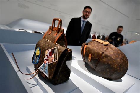 Louis Vuitton fête cent ans de maroquinerie à Issoudun.